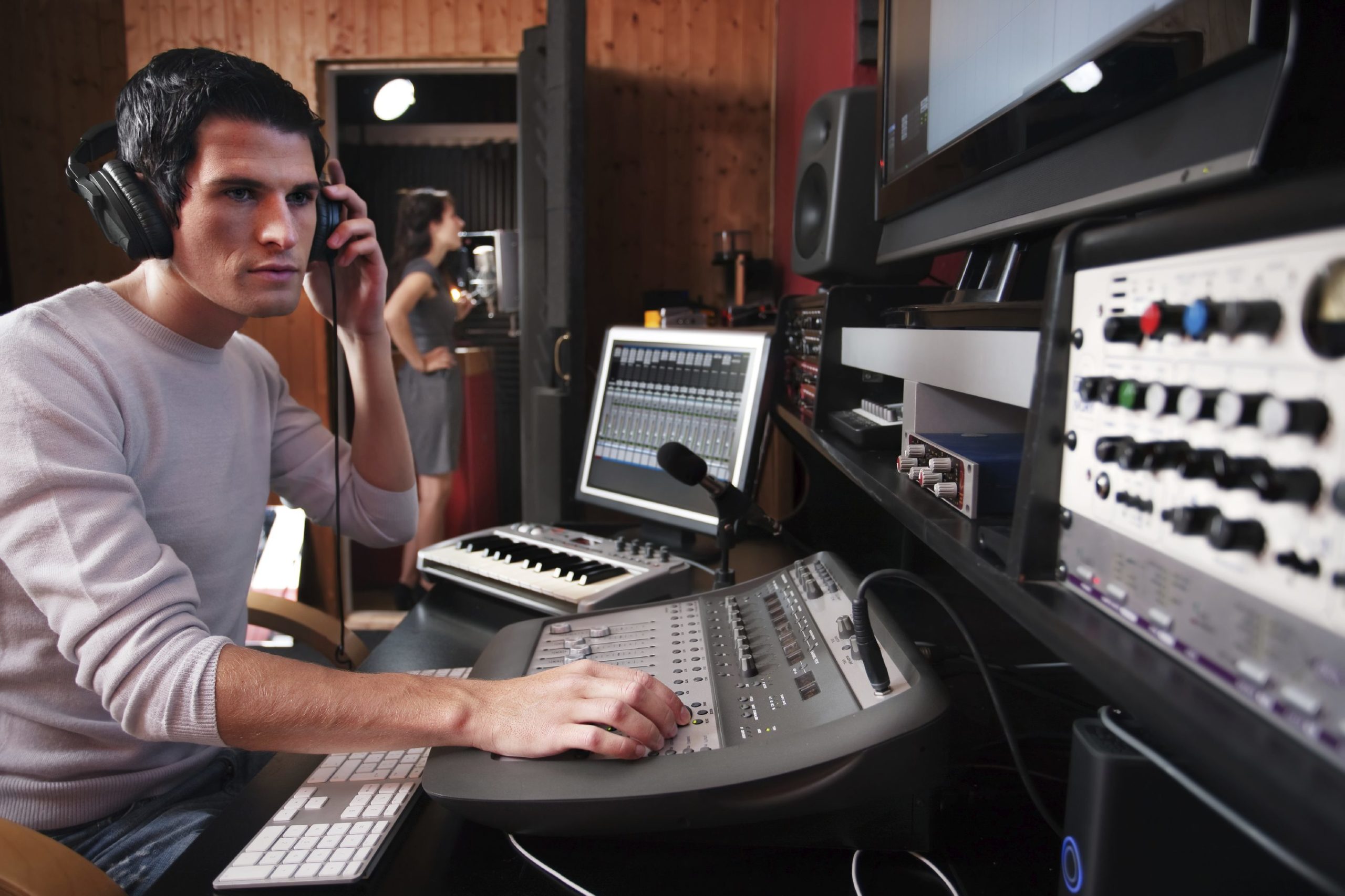 SOUNDBOARD TECH iStock_000010416343Large (1)